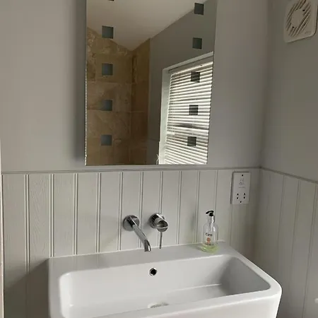 Wonderful Home And Parking, Pets Allowed Tenby Esterno foto