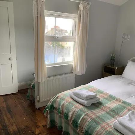 Wonderful Home And Parking, Pets Allowed Tenby Esterno foto