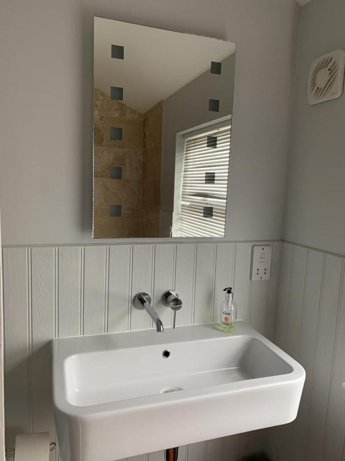 Wonderful And Parking, Pets Allowed * Tenby